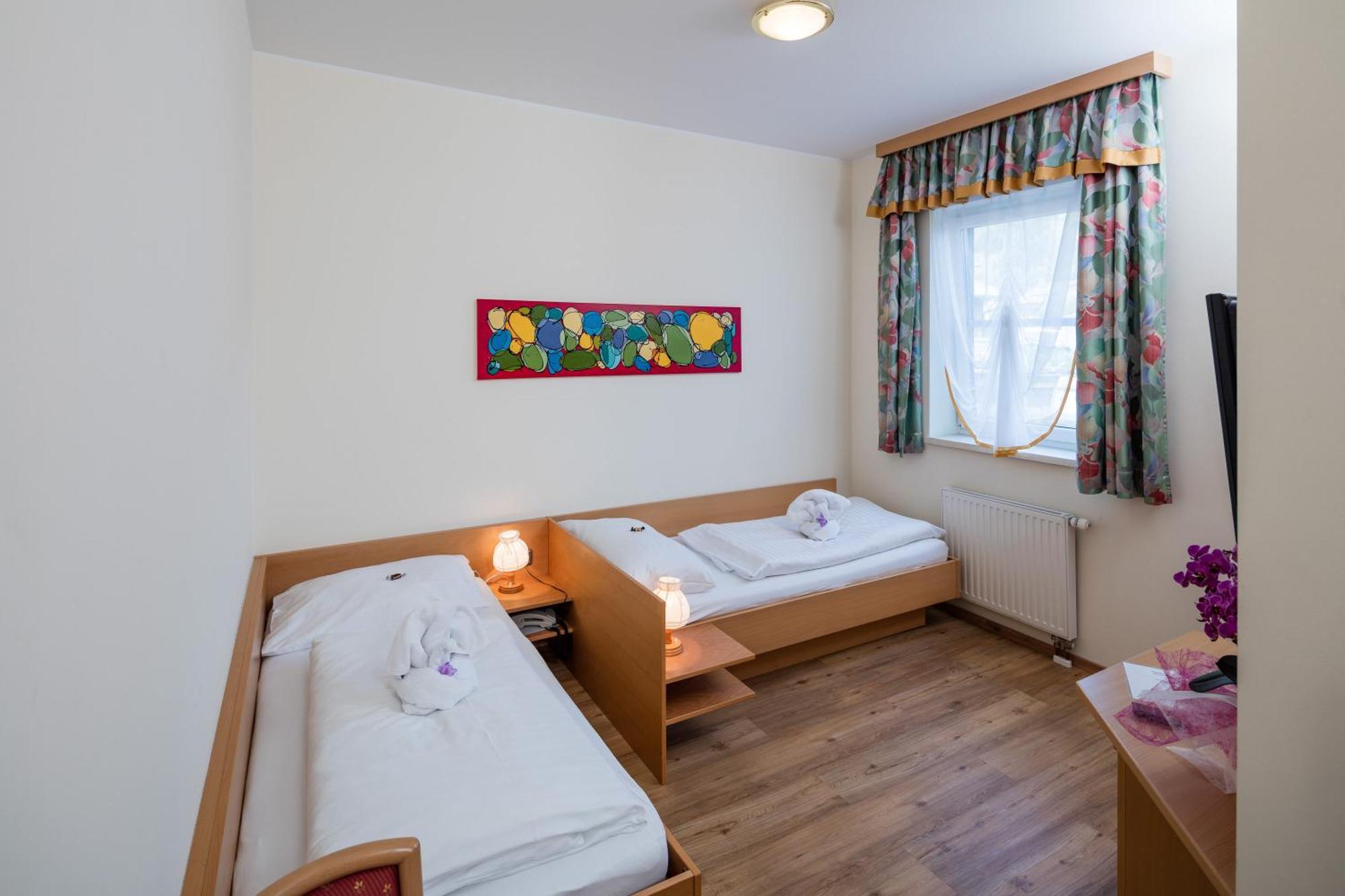 Gasthaus Pension Zum Lustigen Steirer Bruck an der Mur Szoba fotó