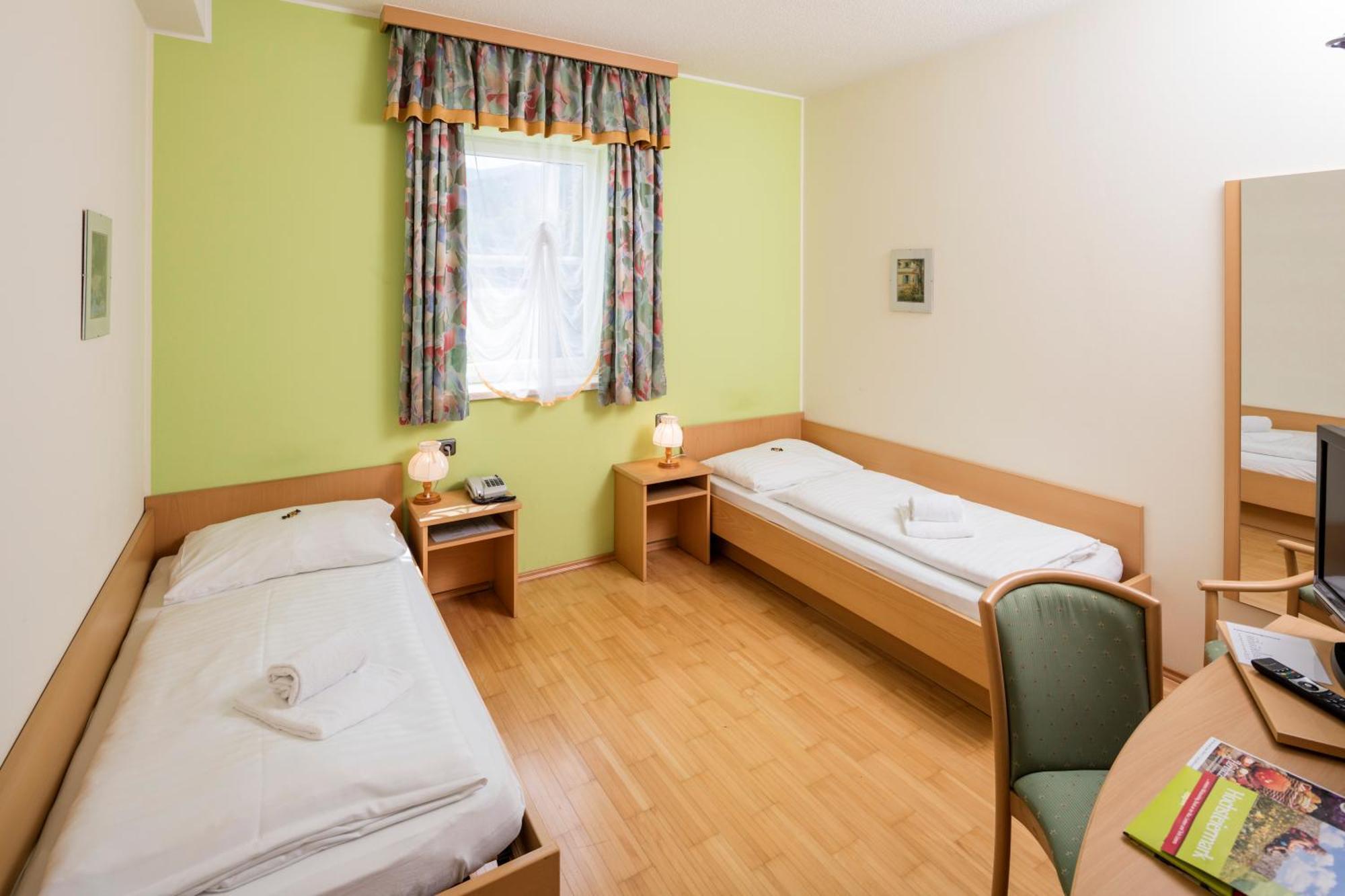 Gasthaus Pension Zum Lustigen Steirer Bruck an der Mur Szoba fotó